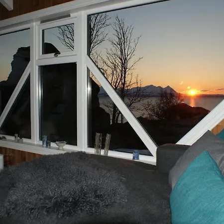 Amazing In Spectacular Lyngen Semesterbostad *